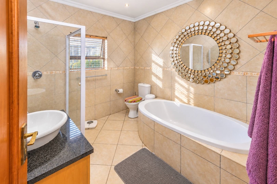 5 Bedroom Property for Sale in Birdwood Estate North West